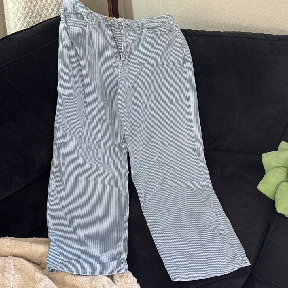 Universal Thread Light Blue Pinstripe Women’s Jeans - Casual Wide-Leg